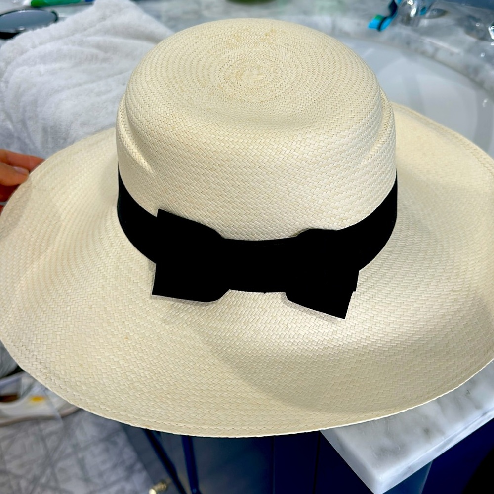 Elegant Cream Wide-Brim Hat with Black Band